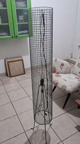 A Luminária De Chão Perfeita Para Sala ou Quarto