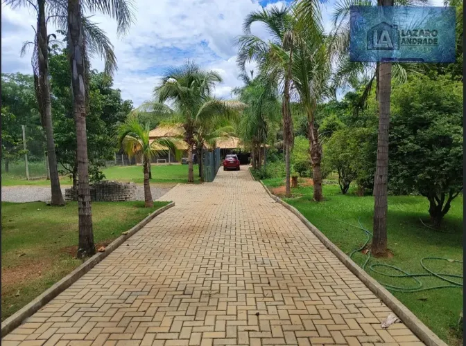 Chácara Alto Padrão a 21km do Flamboyant | Fundo p/ Rio Caldas | 5.600m²