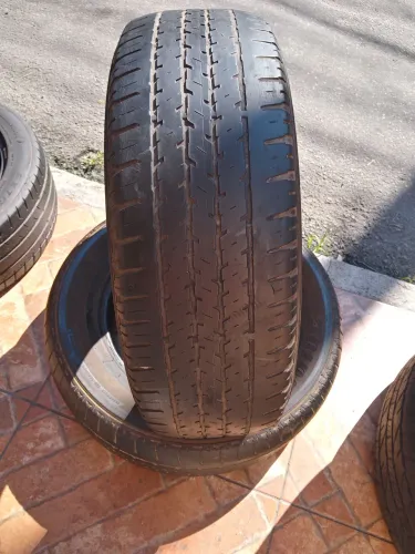 2 pneus de Duster 215/65/16. R$ 110 cada.