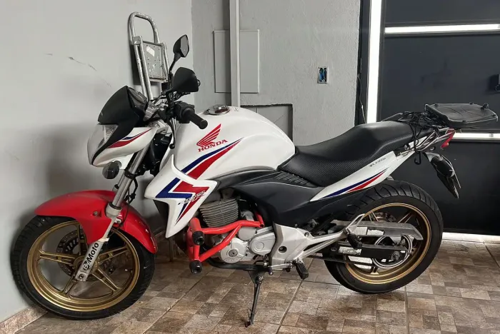 Vendo Moto CB 300R 2015 9000km