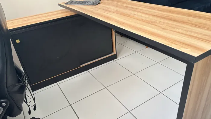 Mesa executiva em L - 1,80 X 60 em MDF