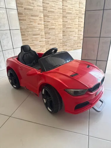 Carro elétrico infantil vermelho