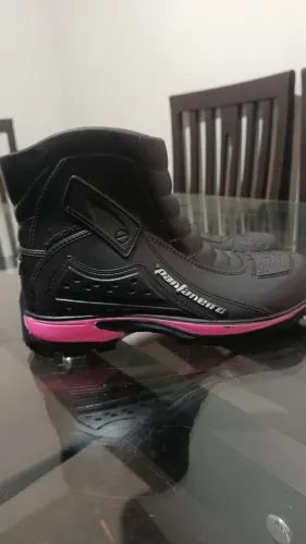 Bota impermeável femenino para dias de chuva 