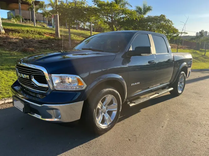 Ram Classic Laramie 5.7 V8 16V Gasolina 4X4 Aut. 2023