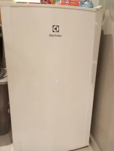 Frigobar Eletrolux novo 122l