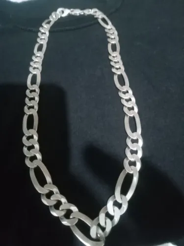 Um cordão de prata pura 925 peza 95 g