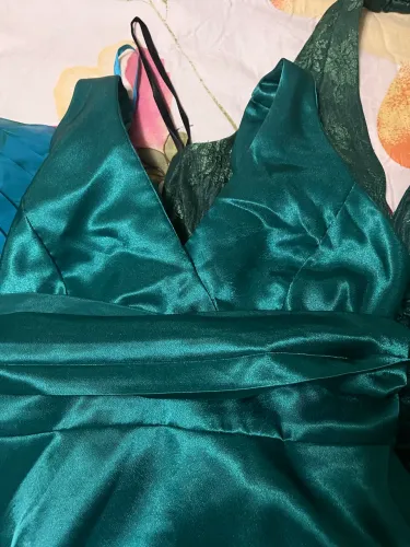 Vestidos de festa em yons d everde P e M