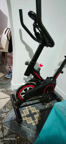 Bicicleta de exercícios físico