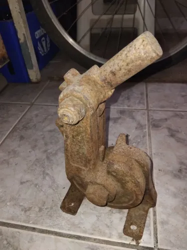 Máquina cortar ferro antiga