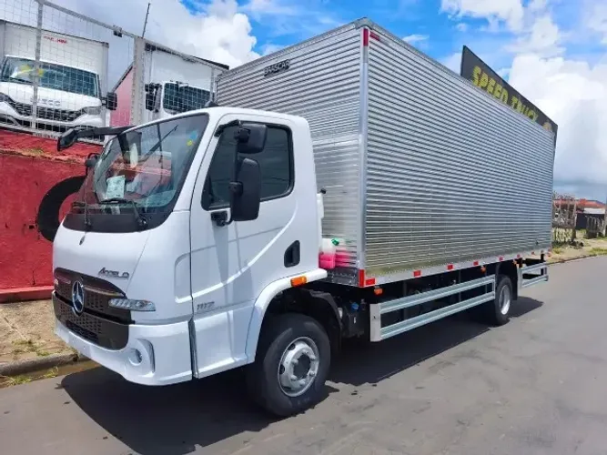 MB Acello 1117 2025 Branco 0km