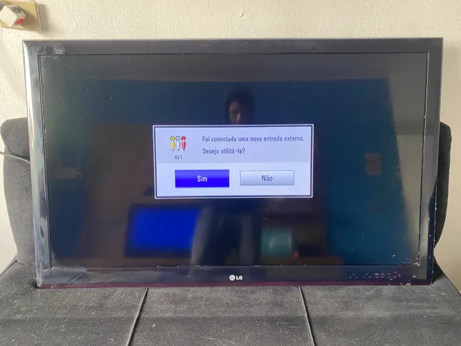 VENDE SE TV COM ALGUNS DETALHES 
