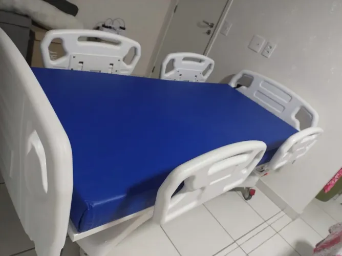 Cama hospitalar motorizada