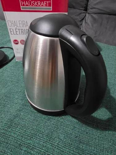 Chaleira elétrica em aço inox (nova)