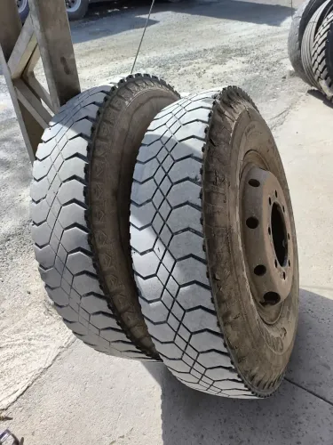 pneus, 2 novos no aro 8 furos e 2 bons aro 8 furos 2700 os 4 paguei 2800 so em 2 pneus