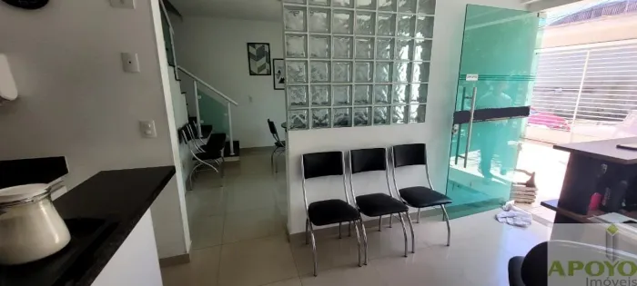 Imóvel Comercial de Esquina: Oportunidade Única de Negócio!