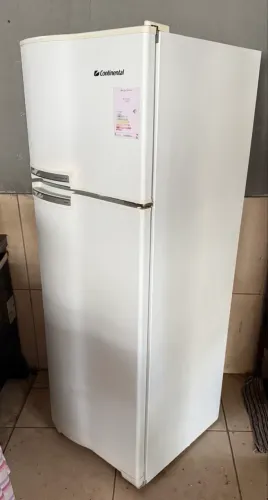 Geladeira continental dúplex 370 litros conservada funcionando perfeitamente 