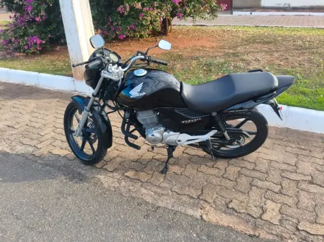 Titan 150 Ex Flex. Ano 2011. Cor preta. 100% regularizada.