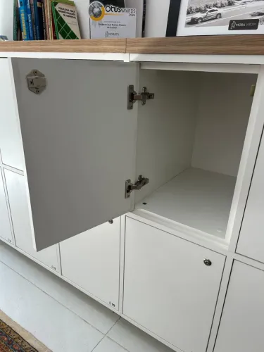 Armários Lockers em marcenaria MDF branco com 16 compartimentos