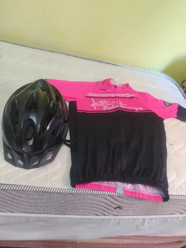 Capacete de Bike + Blusa P