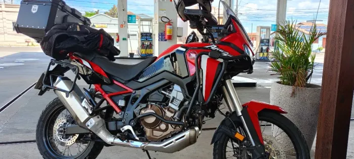 Honda África Twin impecável.