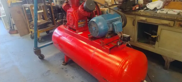Compressor Estrela 450 litros 10cv, em perfeito estado