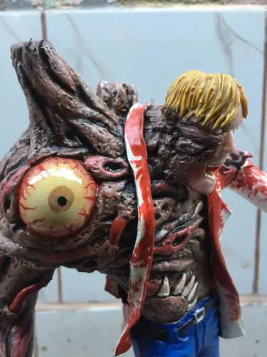 Boneco Action Figure Wiliam Birkin Biscuit Resident Evil 2