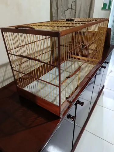 Gaiola Voadeira Grande Madeira Nobre Muiaracatiara 37x67x30cm Pouquíssimo Uso Nova