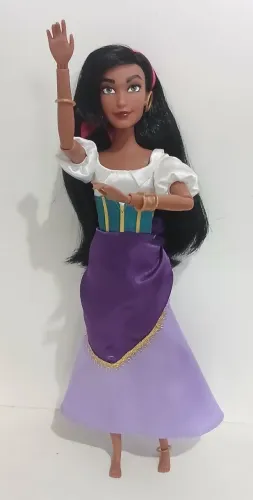 BONECA ORIGINAL DISNEY STORE ESMERALDA O CORCUNDA DE NOTRE DAME DETALHE NO ROSTO