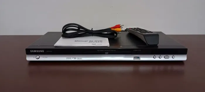 DVD Player Samsung modelo DVD-P370 com manual, controle e cabo RCA