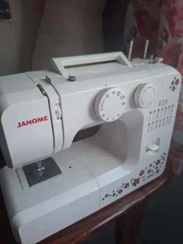 Máquina de Costurar Janome