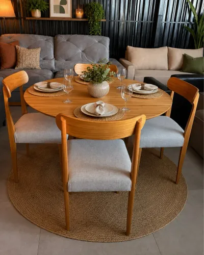 CONJUNTO MESA DE JANTAR REDONDA COM 4 CADEIRAS - LARGURA 135x135
