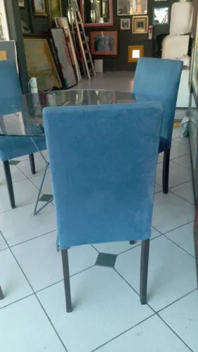 Vendo uma mesa com tampo de vidro 8mm temperado incluindo as cadeiras