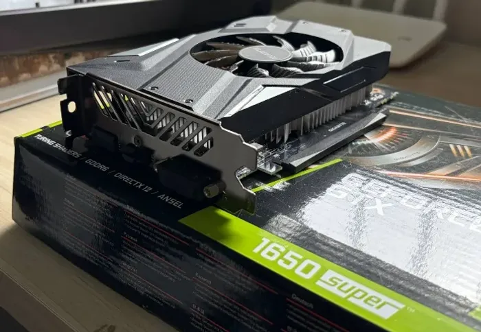 1650 SUPER 4gb Geforce GTX Gigabyte nVidia