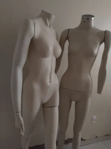 Produtos  de  loja  feminina. 