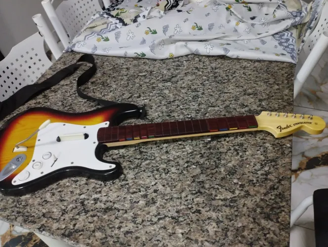 GUITARRA FENDER STRATOCASTER