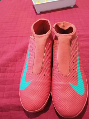 Chuteira Nike tamanho 38