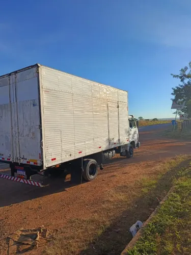 Vendo caminhão 3/4 baú ou troco por algo do meu interesse 