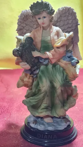 Anjo de resina 18 cm .