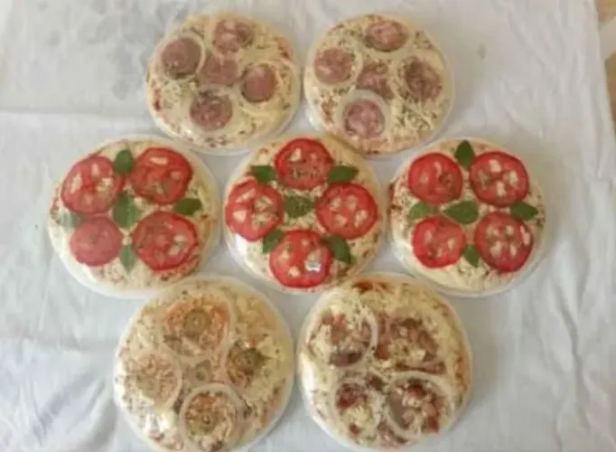 PROMOÇÃO BROTINHO 15CM - PIZZA DE QUALIDADE - MASSA MACIA - SABOROSA - TEMOS REFERÊNCIAS 