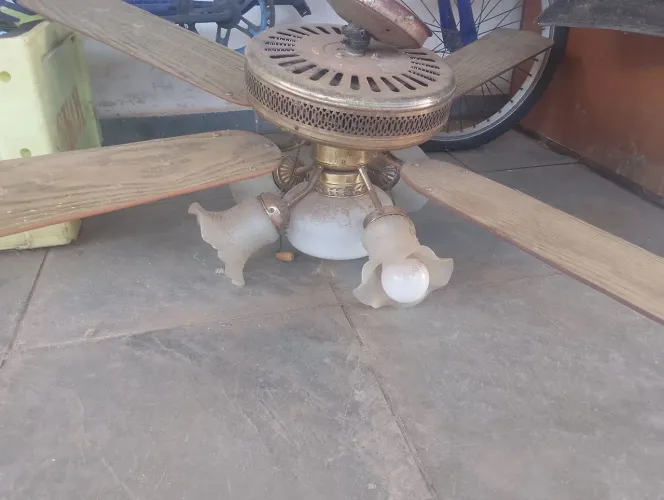 Ventilador de teto retrô , mas funciona normal