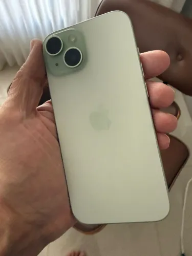 iPhone 15 128GB Verde Seminovo