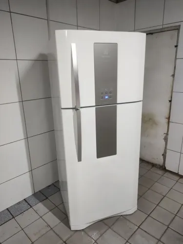 Geladeira Electrolux frost free gelando perfeitamente bem conservada faço entrega 