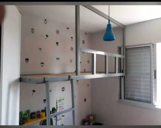 Cama suspensa