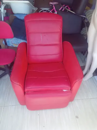 Vendo poltrona do papai.
