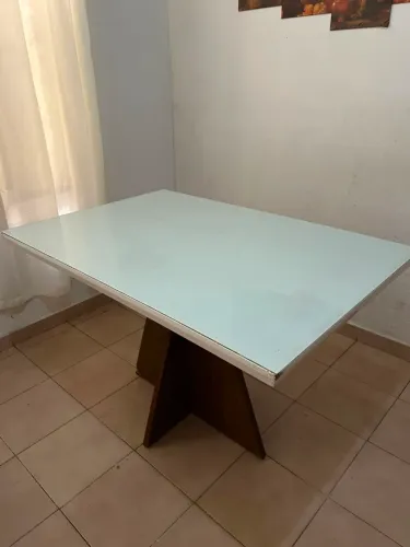 Mesa com 4 cadeiras