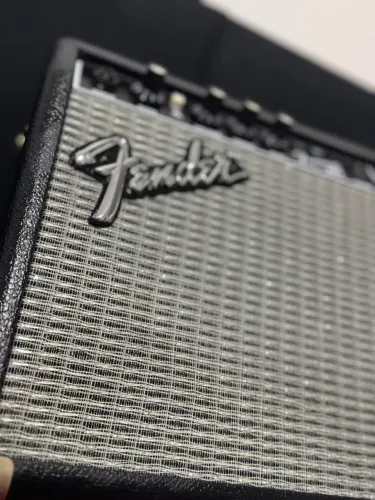 Amplificador de guitarra da marca Fender frotman