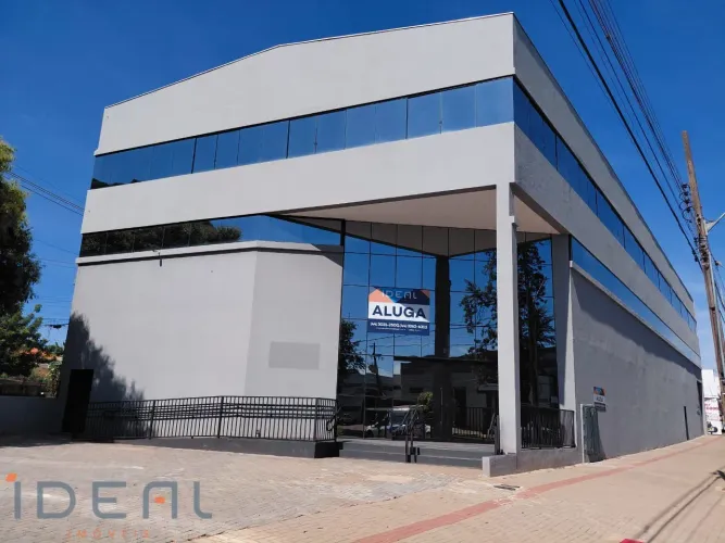 Prédio comercial disponível para locação no bairro Jardim Alvorada, em Maringá/PR.