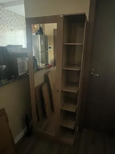 Vendo armário com espelho semi-novo. Somente R$300,00!!!!