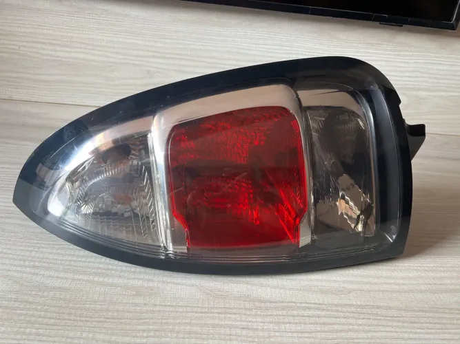 Lanterna Traseira C3 picasso/ AirCross 09/15 fume e friso cromado