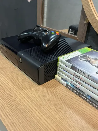 XBOX 360 SUPER SLIM, COMPLETO COM JOGOS?